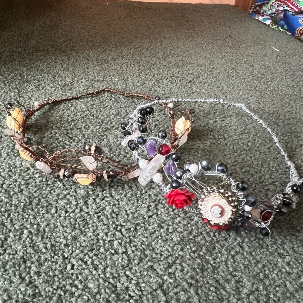 Custom Made Wired Crown - Picture 2 of 2